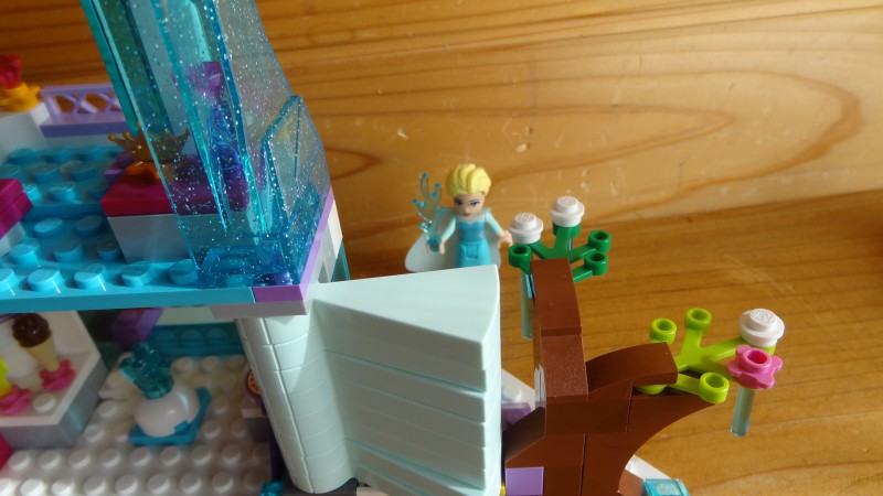 「レゴ ディズニー・プリンセス エルサのアイスキャッスル」組み立ててみました。～パート3～ | お通じママのブログ