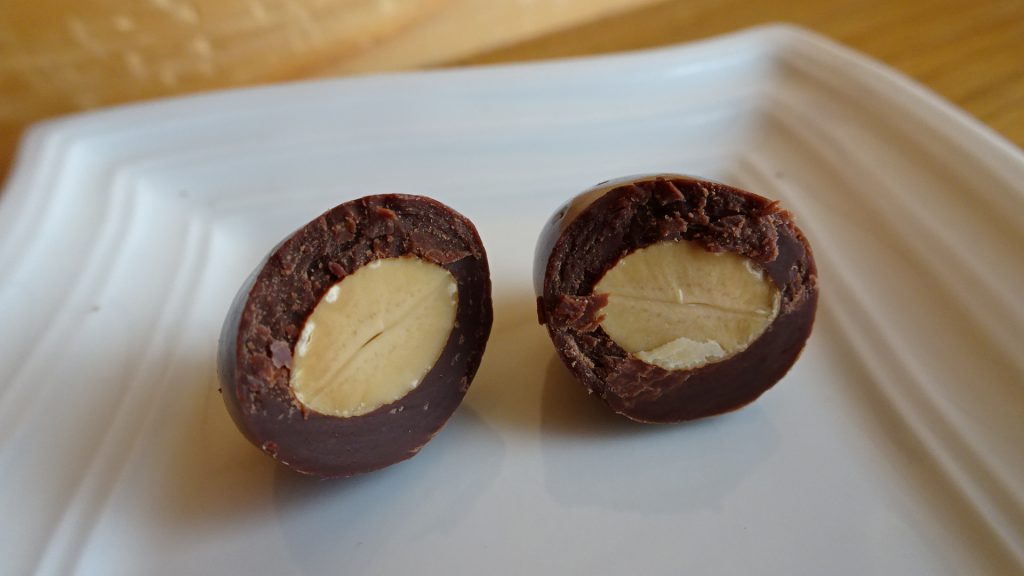 ロッテの「乳酸菌ショコラアーモンドチョコレート　ビター」（8）