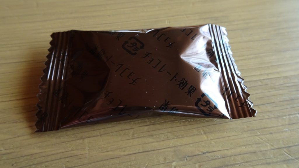 明治の「チョコレート効果　粗くだきカカオ豆　カカオ72％」（5）